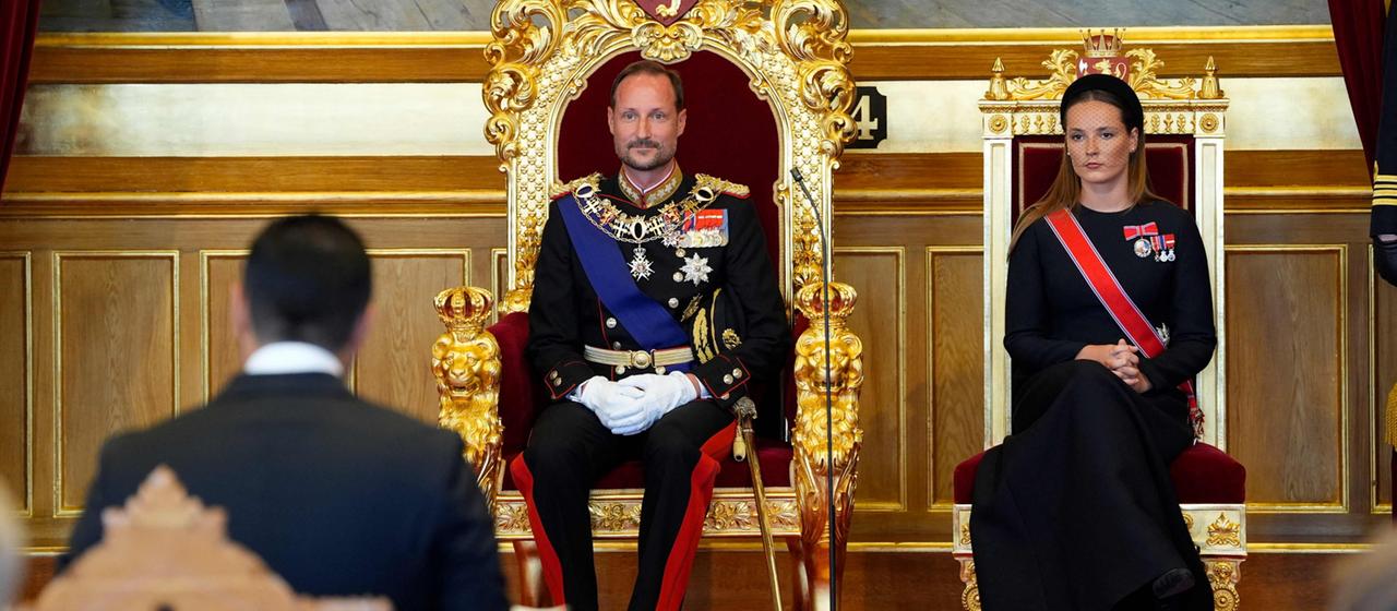 Norwegens neuer König Haakon VIII. legt Eid ab