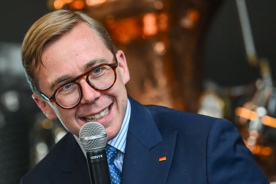 Philipp Amthor und der Strandkorb im Kanzleramt