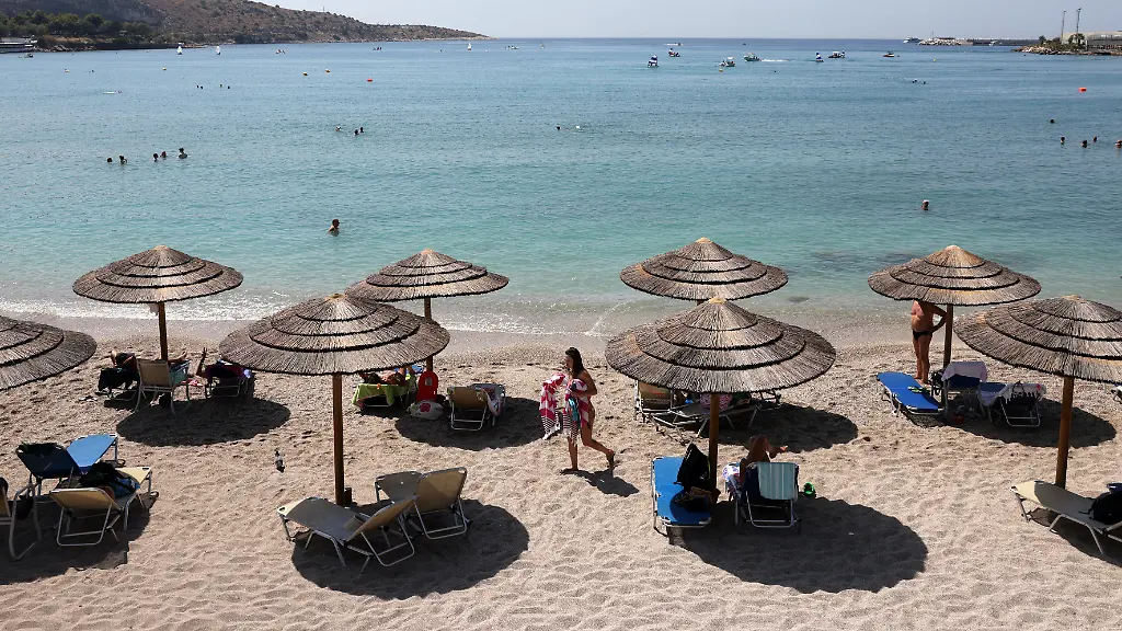 Nach Streit um Sonnenliege stirbt Mann am Strand von Vouliagmeni