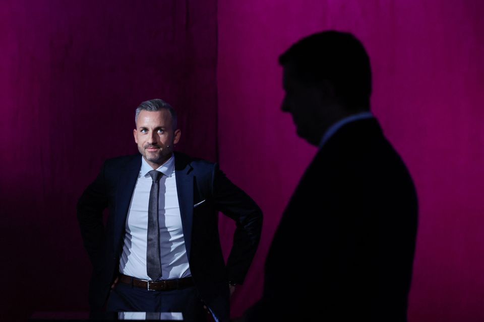 Rechtsextremist Siegmund gegen Regierungschef Schulze: Ein ungleiches Duell