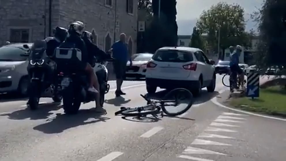 Konflikt am Gardasee eskaliert: Autofahrer rammt Radfahrer