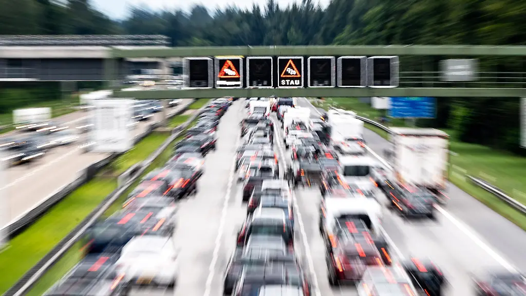 Urteil im Verkehrsrecht: Verantwortung bei Autobahnunfällen