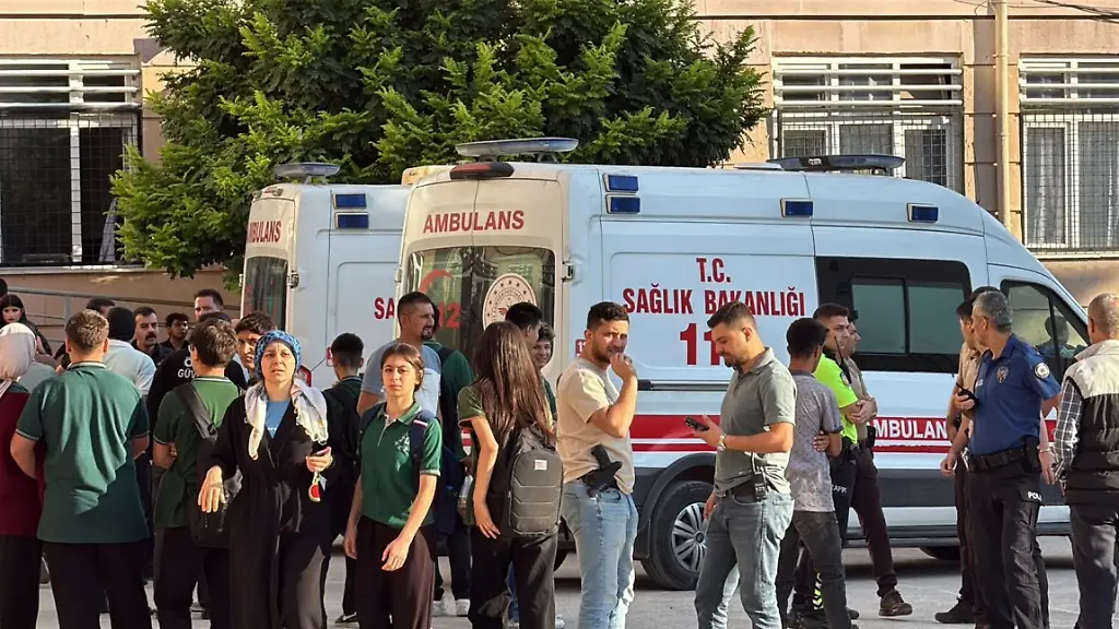 Verdächtiger nach Schüssen vor Schule in der Türkei verhaftet