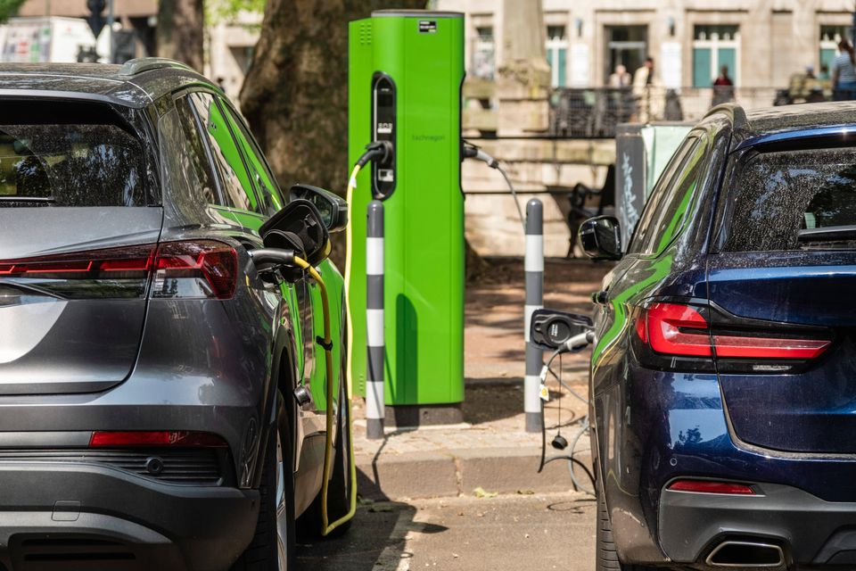 Kontroverse um TUM-Studie zur Klimawirkung von E-Autos