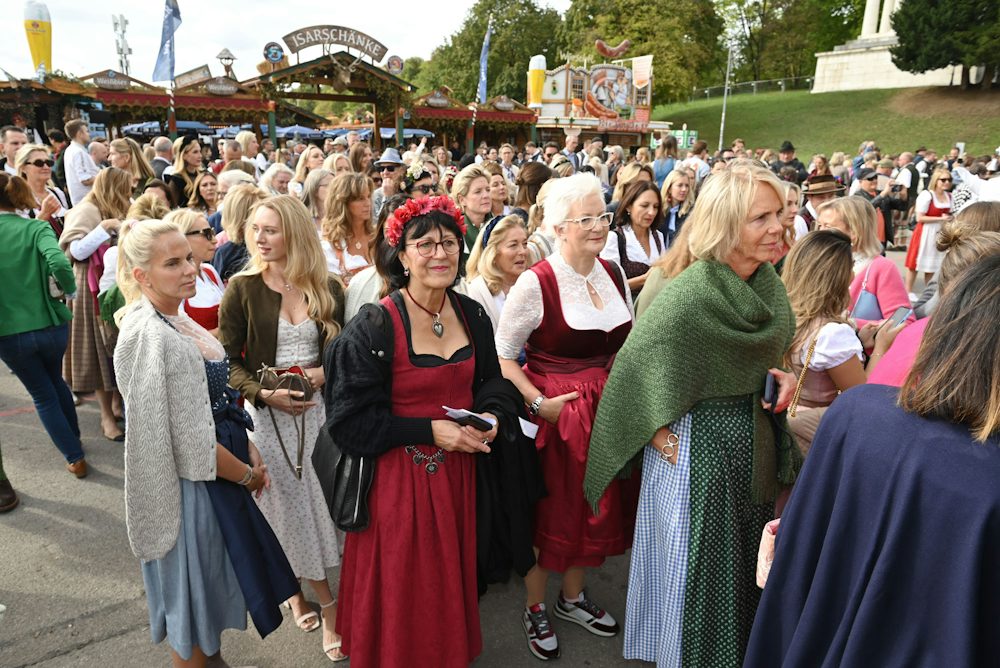 Damenwiesn: Ein Treffpunkt für Frauen aus Wirtschaft und Politik
