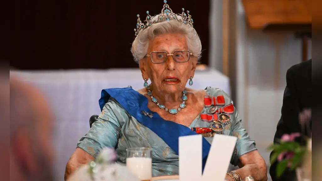 Einsamkeit am Sarg: Prinzessin Astrids Abschied von König Harald