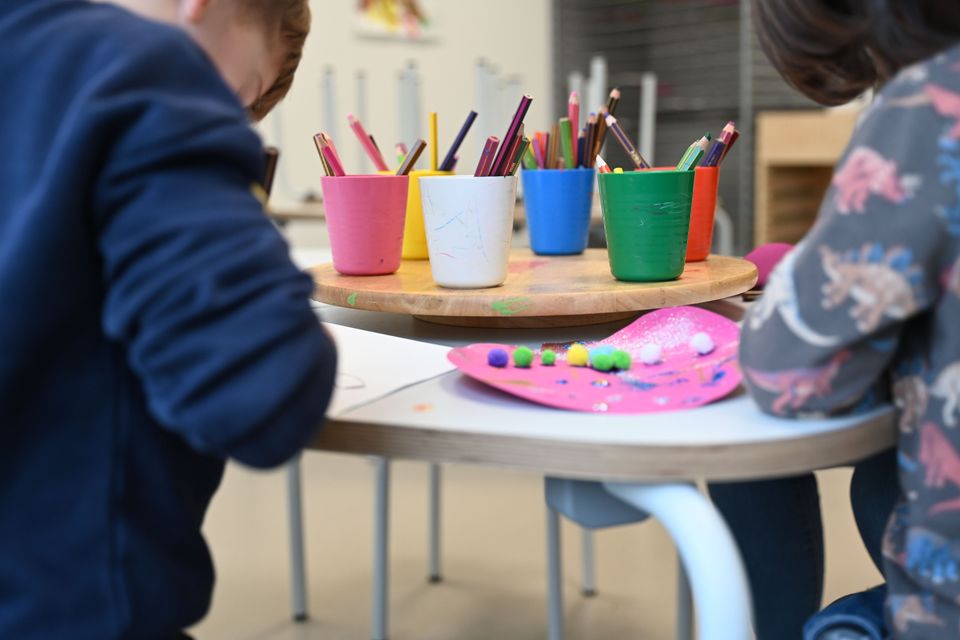 Herausforderungen in der Kinderbetreuung: Mangel an Fachkräften und ungenutzte Kitaplätze