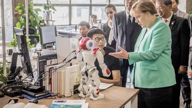 Merkel und der Wunsch nach einem KI-Roboter