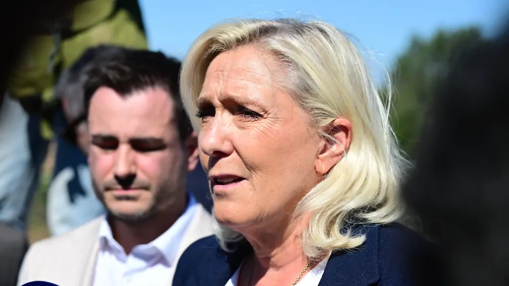 Marine Le Pen kritisiert Russland scharf