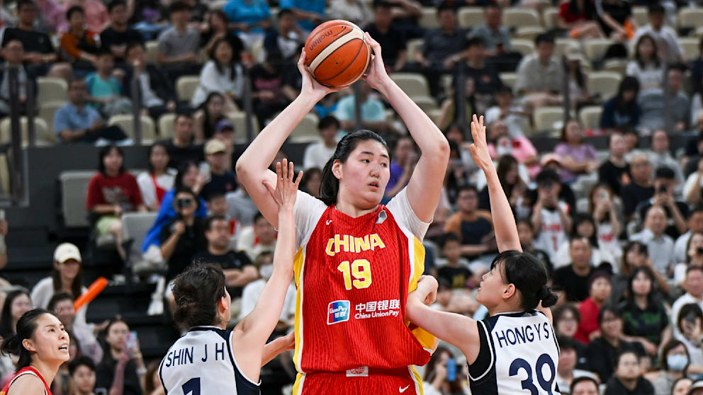 Chinas Basketball-Gigantin sorgt für Aufsehen
