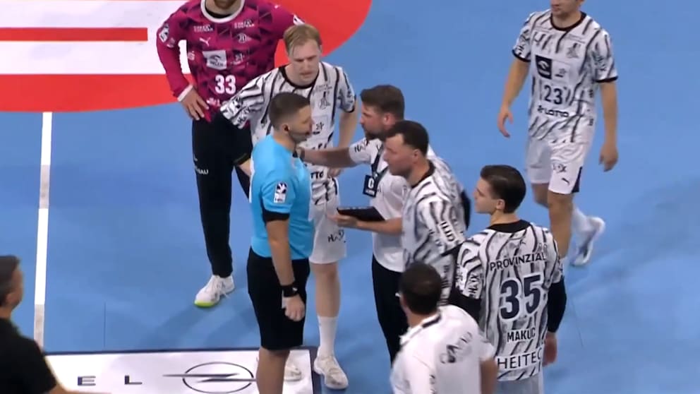 Umstrittene Entscheidung im Handball-Duell: THW Kiel gegen SG Flensburg-Handewitt