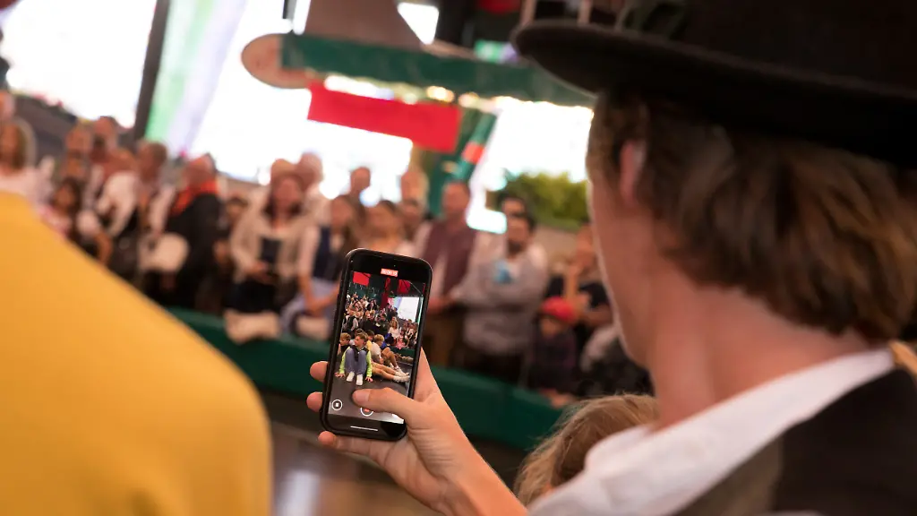Oktoberfest-Influencer in München: Lizenzen für Social-Media-Posts