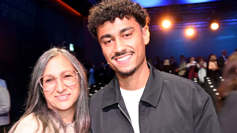 Nathaniel Browns Schneller Aufstieg bei FC Bayern und Seine Mutter als Schlüssel zur Inspiration