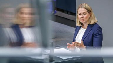 Bauministerin Hubertz verteidigt Wohngeldkürzungen