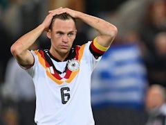 Jonas Urbig erhält Einsatz im Tor gegen Griechenland