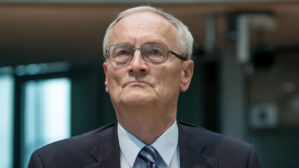 Geheimnisvolle Verstrickungen: Ex-BND-Chef und Datenweitergabe