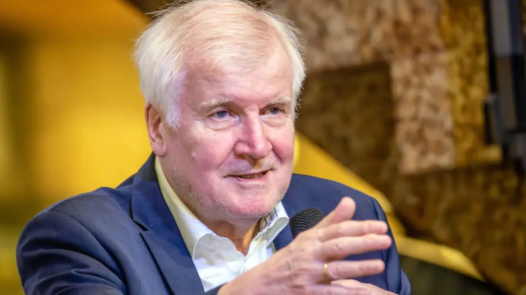 Seehofer kritisiert Versprechenspolitik der Regierung