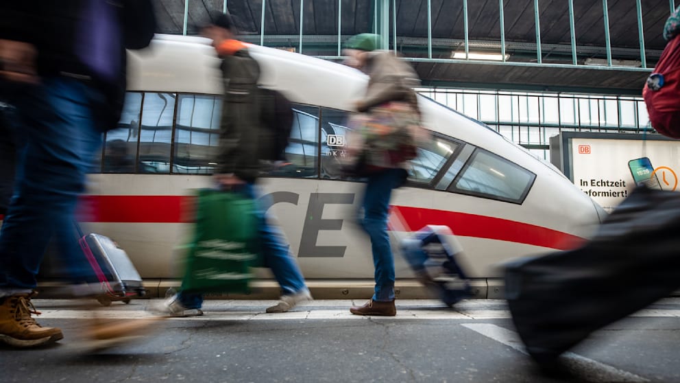 Bahn-Kampagne mit 6,99-Euro-Tickets für Weihnachtsreisen