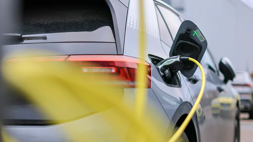VW ruft weltweit über 70.000 E-Autos wegen Batteriemängeln zurück