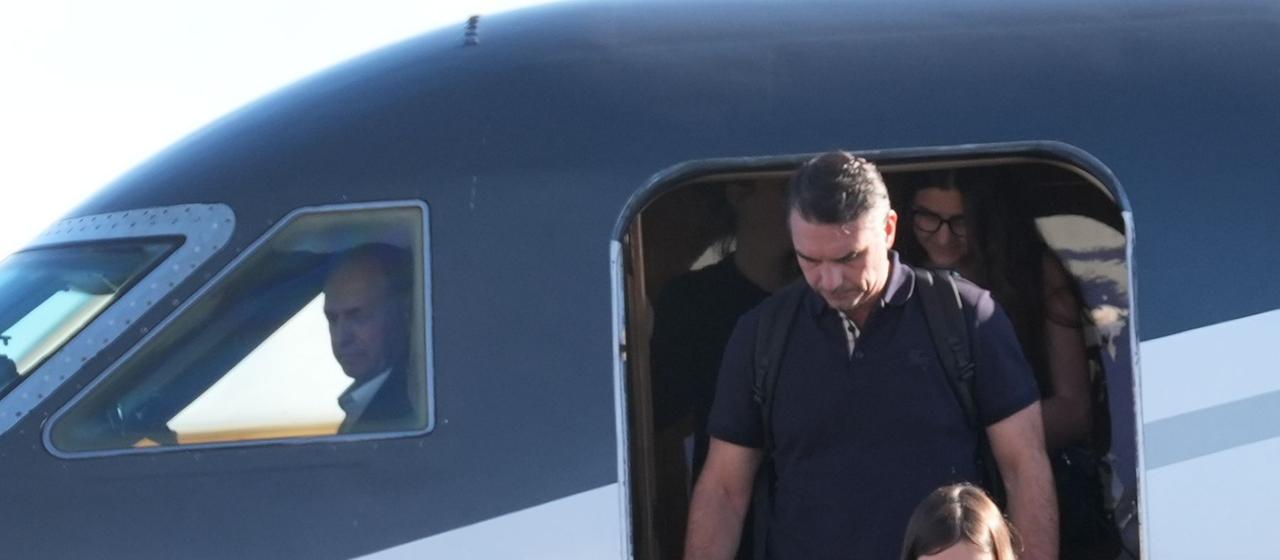 Flávio Bolsonaro erklärt sich zum Wahlsieger aus den USA