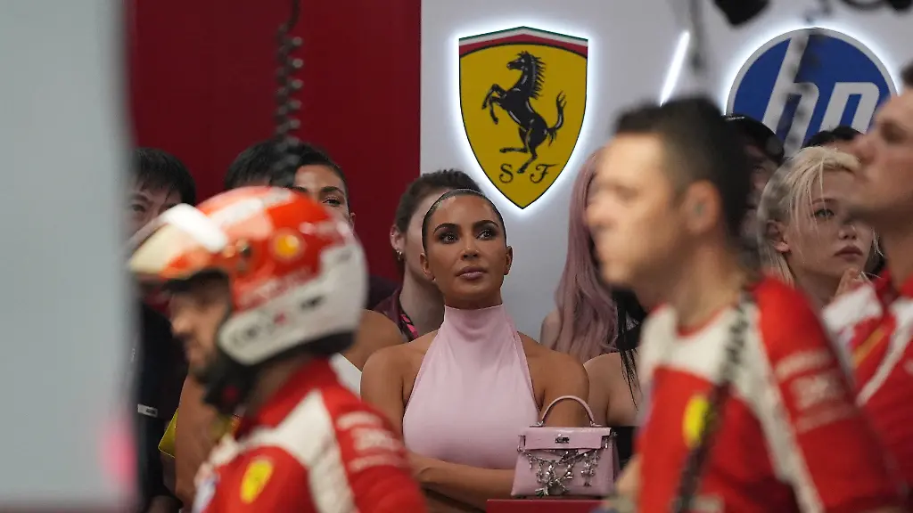 Kim Kardashian sorgt für Aufsehen beim Formel-1-Rennen in Singapur