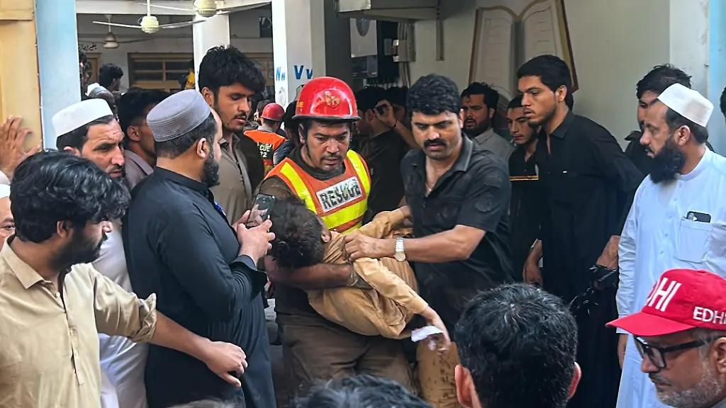 Schuldacheinsturz in Pakistan: Mindestens 34 Schüler sterben