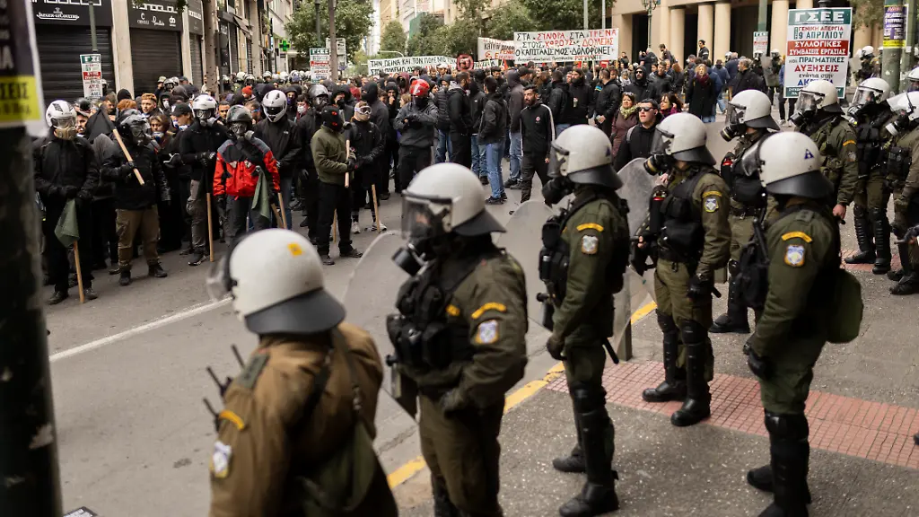 Massenproteste in Griechenland: Schüler und Gewerkschaften rufen zu Aktionen auf