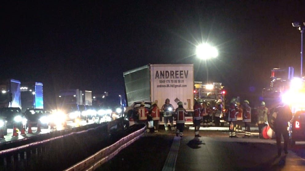 Reifenplatzer verursacht Unfall auf der A5 bei Karlsruhe