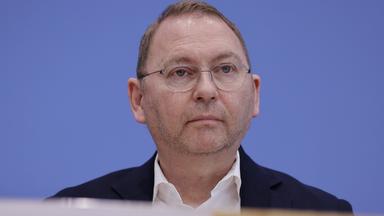 Verdi-Chef Werneke verteidigt Frührente nach 45 Beitragsjahren