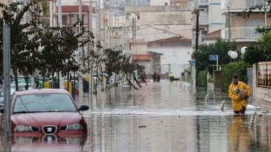 Unwetter in Ostspanien: Überschwemmungen und Rettungen
