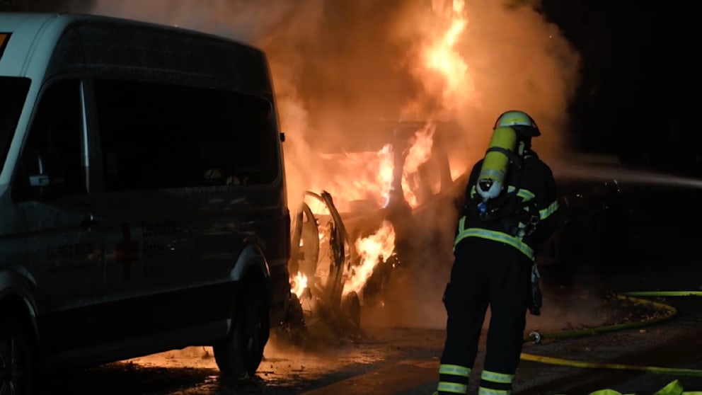 Verdacht auf Brandstiftung in Hamburg: Erneut Autofeuer in Mümmelmannsberg