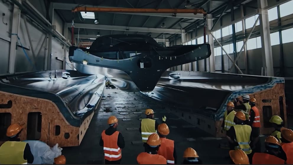Ferrari startet mit Hypersail: Eine hochmoderne Jacht erobert das Meer