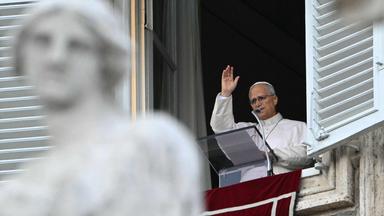 Papst Leo XIV. erholt sich nach Lungenoperation und spricht Angelus-Gebet