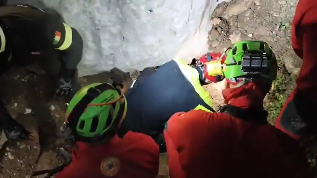 Forscher nach 27 Stunden aus Höhle auf Sardinien gerettet