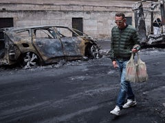 Aktuelle Entwicklungen in Frankreich: Proteste und Ausgangssperren