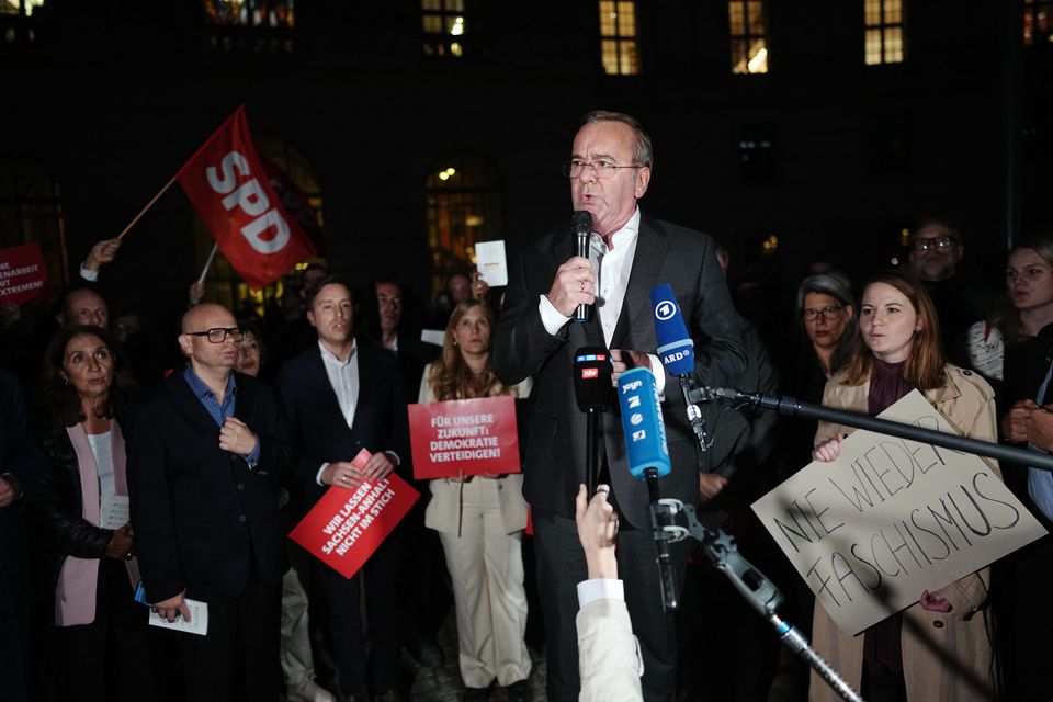 Protestmarsch gegen die Wahl eines Rechtsextremen zum Landtagspräsidenten