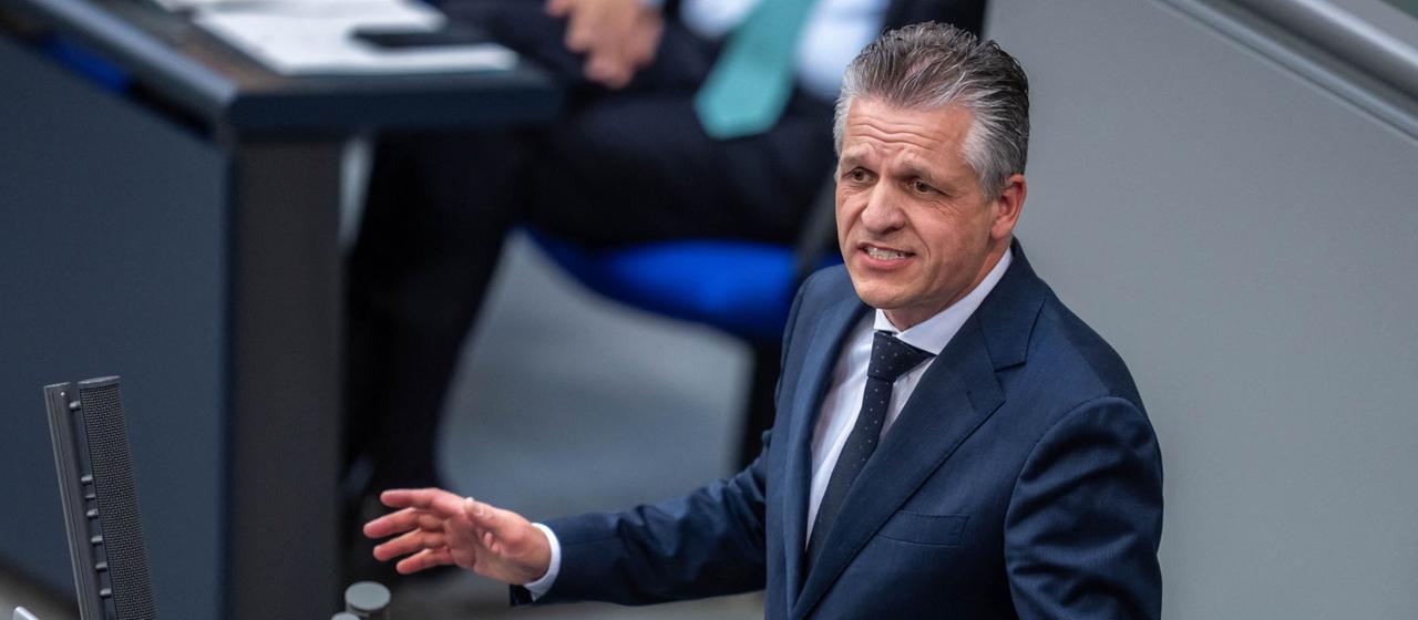 Frei fordert gerechtere Wartezeiten bei Arztterminen