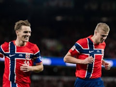 Vincent Kompany vor der Herausforderung Kunstrasen