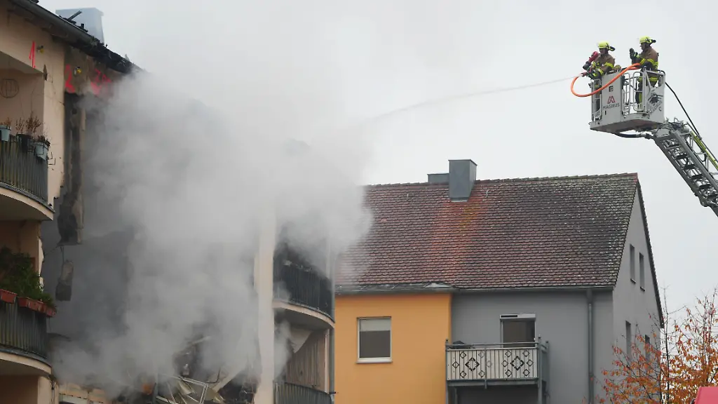 Explosion zerstört Wohnhaus in Regensburg: Vermisste und Verletzte