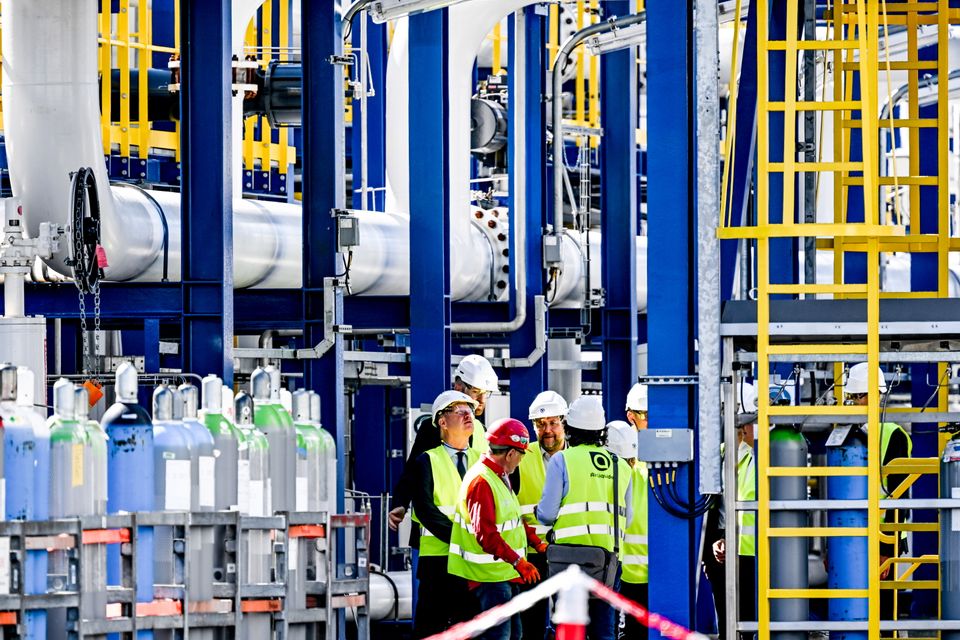 BASF hebt Gewinnprognose trotz Branchendruck an