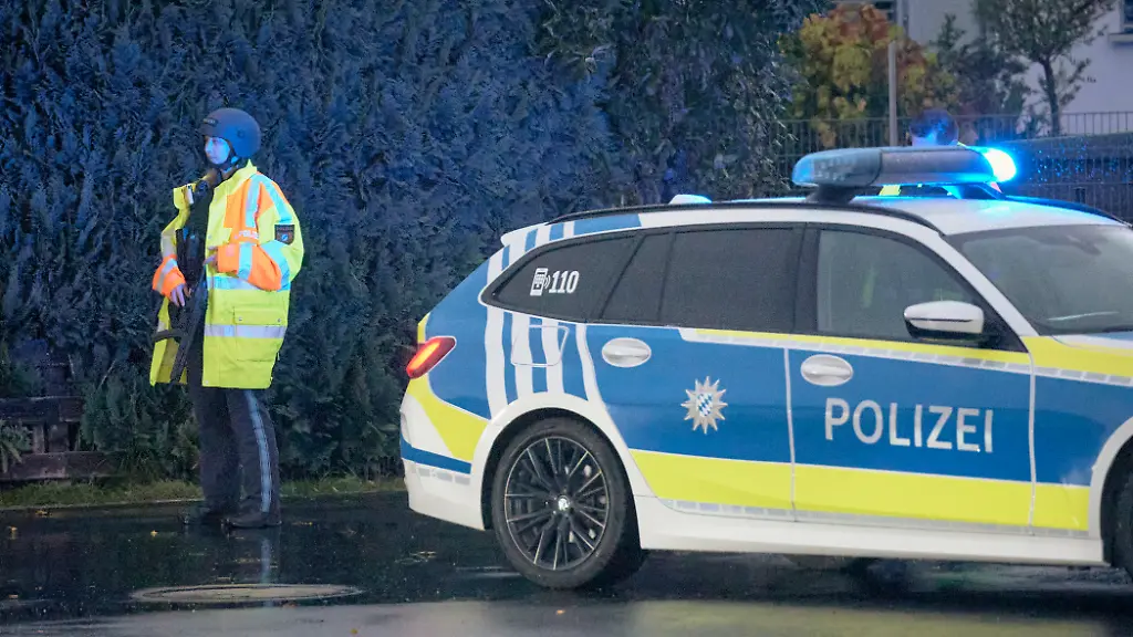 Zwei Behördenmitarbeiter sterben bei Waffenkontrolle in Berngau