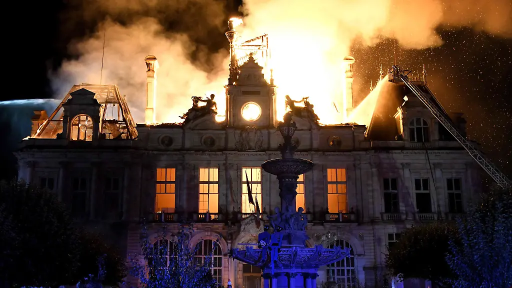 Verhaftung nach Brand des Rathauses in Limoges