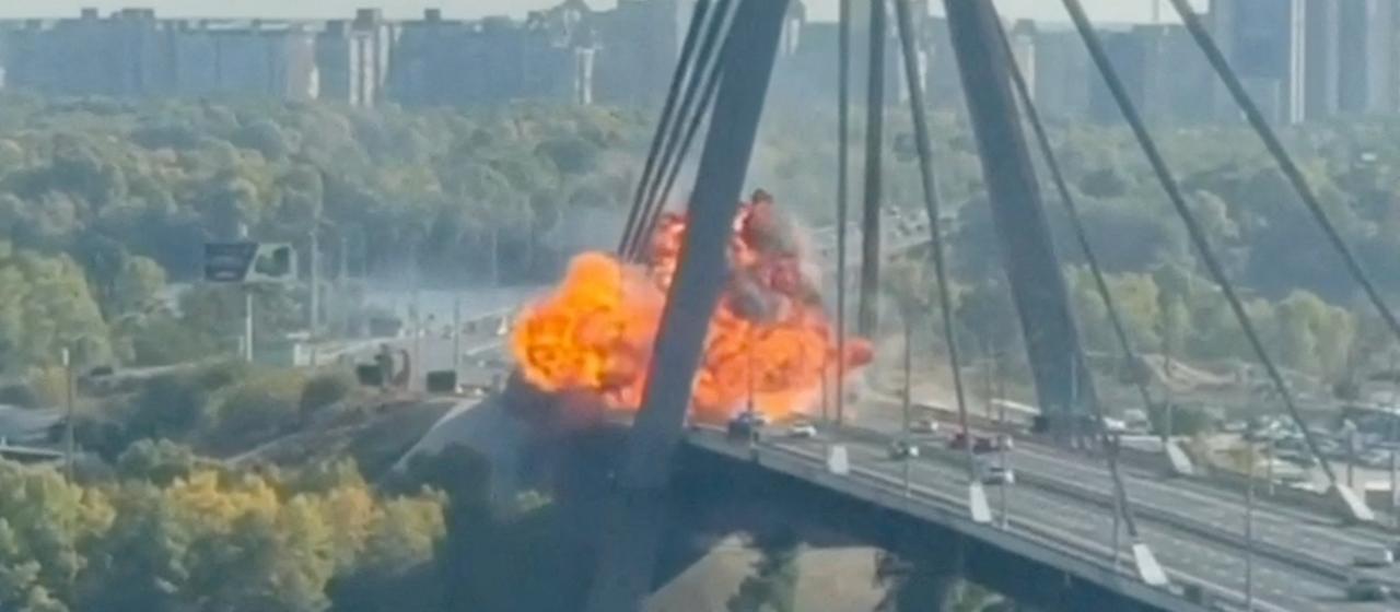 Russische Angriffe auf Kiewer Brücken und deren Auswirkungen