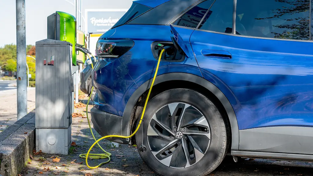 Trendumkehr am Automarkt: Preisunterschied zwischen E-Autos und Verbrennern verringert sich
