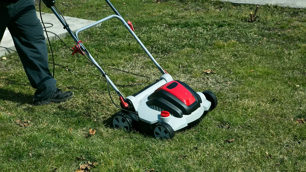 Rasen fit machen für den Winter