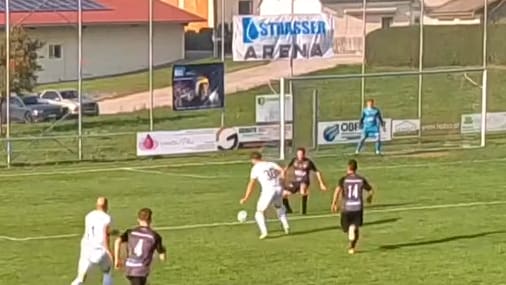 Kreisliga-Spieler überrascht mit atemberaubendem Tor