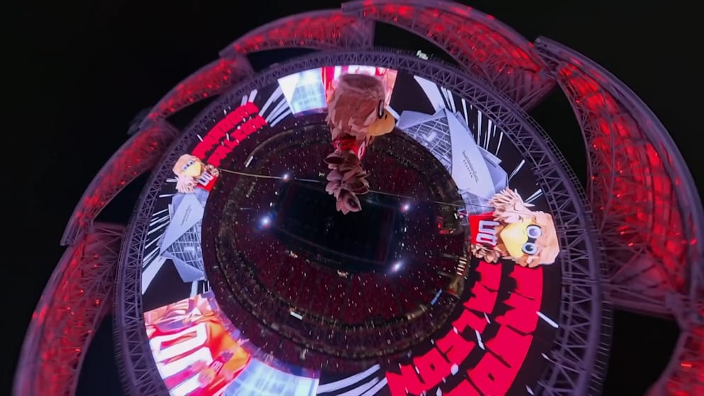 Spektakulärer Stunt: Maskottchen der Atlanta Falcons sorgt für Staunen