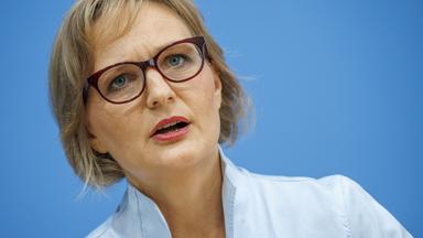 Grünen-Chefin fordert Parteiausschluss von Gerhard Schröder