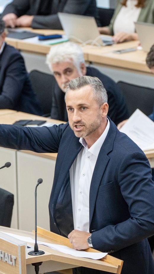 Hitzige Debatte in Magdeburg: Erste Sitzung im AfD-geführten Landtag von Sachsen-Anhalt